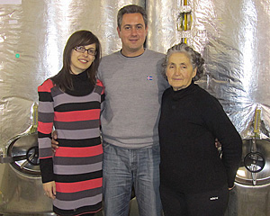 Dimitros Sinanos mit Freundin Maria und Mutter Maria