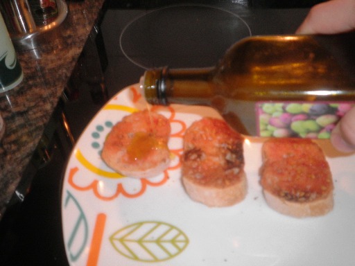 ...jetzt aber her mit dem guten Olivenöl! Wieviel? Das müssen Sie entscheiden!